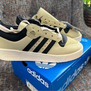New in box, Adidas forum low